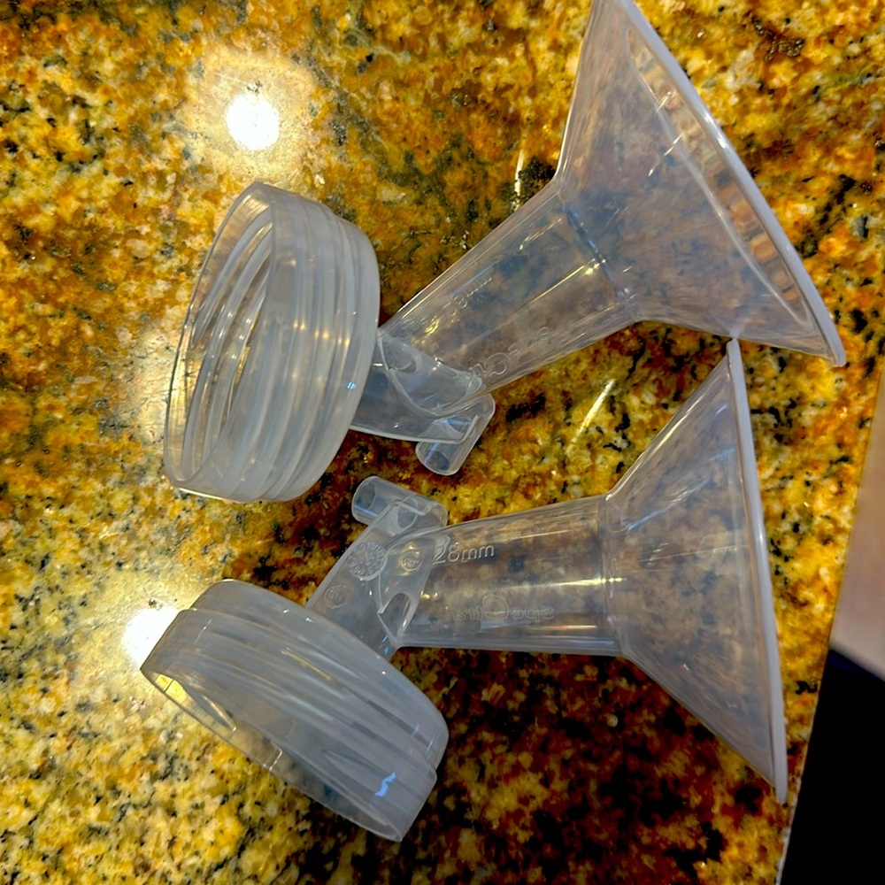 Spectra size 28 wide mouth flanges. New. Unused.